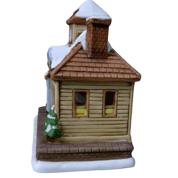 Vintage Christmas Village Pleasant Hill Train Station Translucent Light Up House - Picture 7 of 16